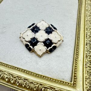 Vintage Jewelry Black and White Enamel Flower Brooch Pin